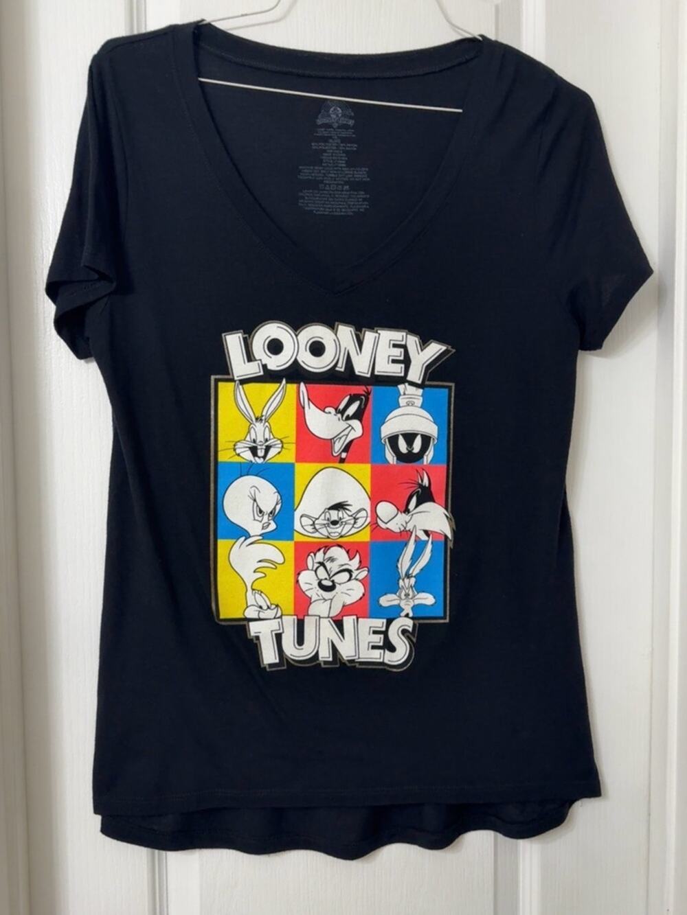 Looney Tunes black V-neck t-shirt Bugs Bunny, Tweety Bird, Tasmanian Devil XL